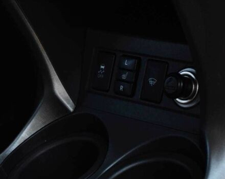 Чорний Тойота РАВ 4, об'ємом двигуна 2 л та пробігом 178 тис. км за 13850 $, фото 14 на Automoto.ua