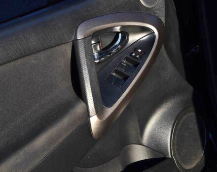 Чорний Тойота РАВ 4, об'ємом двигуна 2 л та пробігом 178 тис. км за 13850 $, фото 10 на Automoto.ua