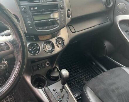 Черный Тойота РАВ 4, объемом двигателя 2 л и пробегом 176 тыс. км за 12500 $, фото 11 на Automoto.ua