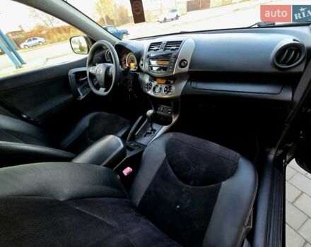Черный Тойота РАВ 4, объемом двигателя 2.2 л и пробегом 182 тыс. км за 13950 $, фото 51 на Automoto.ua