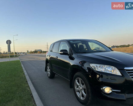 Чорний Тойота РАВ 4, об'ємом двигуна 2 л та пробігом 140 тис. км за 11500 $, фото 1 на Automoto.ua