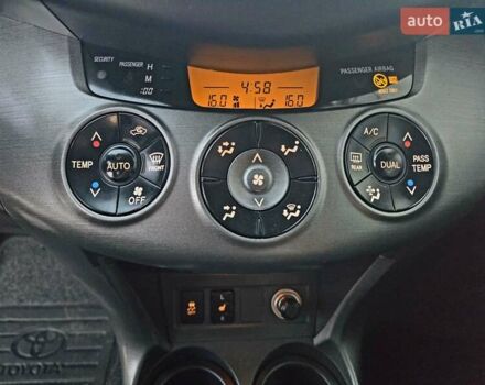 Черный Тойота РАВ 4, объемом двигателя 2.2 л и пробегом 182 тыс. км за 13950 $, фото 78 на Automoto.ua