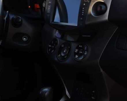 Чорний Тойота РАВ 4, об'ємом двигуна 2 л та пробігом 178 тис. км за 13850 $, фото 11 на Automoto.ua