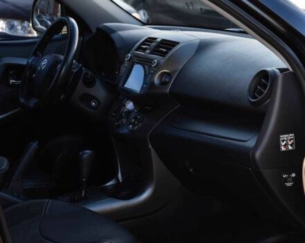 Чорний Тойота РАВ 4, об'ємом двигуна 2 л та пробігом 178 тис. км за 13850 $, фото 8 на Automoto.ua