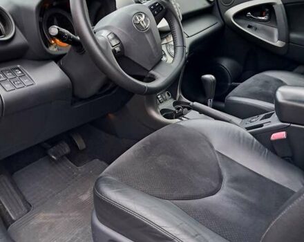 Чорний Тойота РАВ 4, об'ємом двигуна 2 л та пробігом 278 тис. км за 13500 $, фото 1 на Automoto.ua