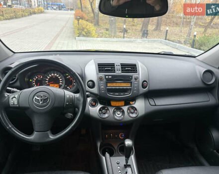 Черный Тойота РАВ 4, объемом двигателя 2.36 л и пробегом 155 тыс. км за 12500 $, фото 12 на Automoto.ua