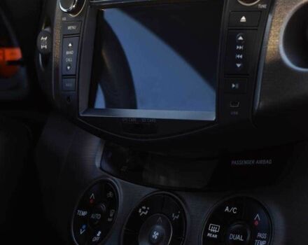 Чорний Тойота РАВ 4, об'ємом двигуна 2 л та пробігом 178 тис. км за 13850 $, фото 15 на Automoto.ua