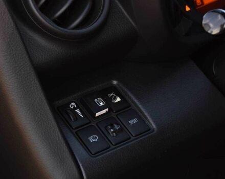 Чорний Тойота РАВ 4, об'ємом двигуна 2 л та пробігом 178 тис. км за 13850 $, фото 7 на Automoto.ua