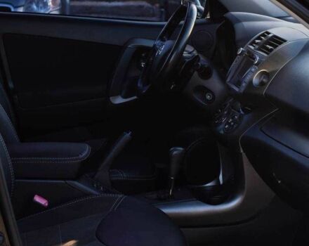 Чорний Тойота РАВ 4, об'ємом двигуна 2 л та пробігом 178 тис. км за 13850 $, фото 12 на Automoto.ua