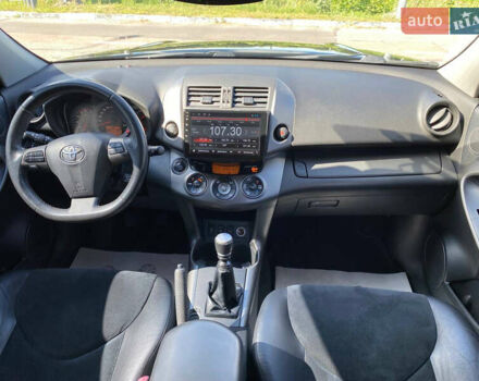Чорний Тойота РАВ 4, об'ємом двигуна 2.23 л та пробігом 260 тис. км за 12500 $, фото 10 на Automoto.ua