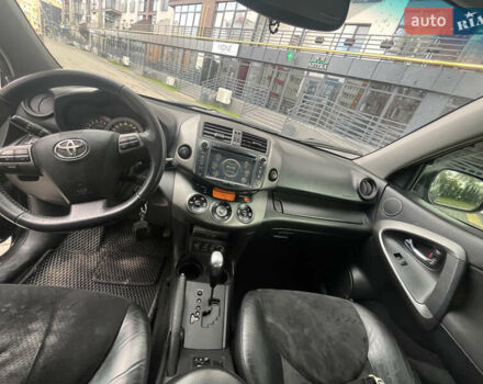 Чорний Тойота РАВ 4, об'ємом двигуна 2 л та пробігом 138 тис. км за 11500 $, фото 13 на Automoto.ua