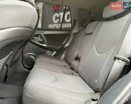 Черный Тойота РАВ 4, объемом двигателя 2.2 л и пробегом 253 тыс. км за 13990 $, фото 11 на Automoto.ua