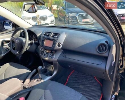 Черный Тойота РАВ 4, объемом двигателя 2.2 л и пробегом 225 тыс. км за 13950 $, фото 8 на Automoto.ua