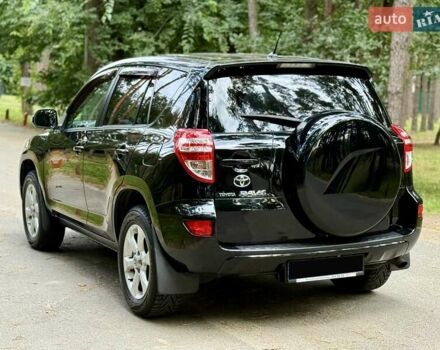 Чорний Тойота РАВ 4, об'ємом двигуна 2 л та пробігом 153 тис. км за 12999 $, фото 6 на Automoto.ua