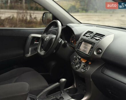 Черный Тойота РАВ 4, объемом двигателя 2.2 л и пробегом 253 тыс. км за 13990 $, фото 9 на Automoto.ua