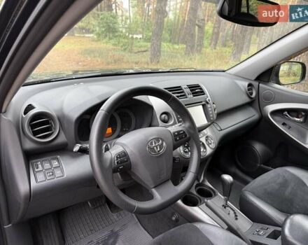 Чорний Тойота РАВ 4, об'ємом двигуна 2 л та пробігом 153 тис. км за 12900 $, фото 15 на Automoto.ua