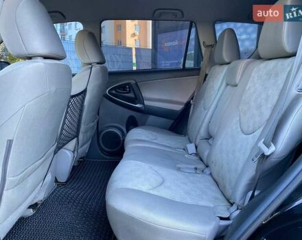 Черный Тойота РАВ 4, объемом двигателя 2.5 л и пробегом 211 тыс. км за 12000 $, фото 16 на Automoto.ua