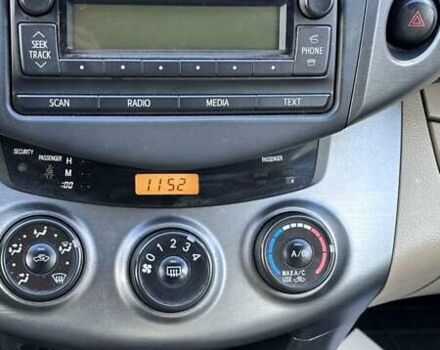 Чорний Тойота РАВ 4, об'ємом двигуна 2.49 л та пробігом 155 тис. км за 11800 $, фото 6 на Automoto.ua