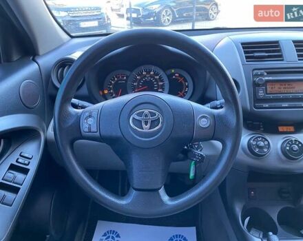 Черный Тойота РАВ 4, объемом двигателя 2.5 л и пробегом 211 тыс. км за 12000 $, фото 10 на Automoto.ua