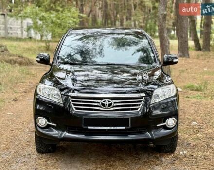 Чорний Тойота РАВ 4, об'ємом двигуна 2 л та пробігом 153 тис. км за 12900 $, фото 1 на Automoto.ua