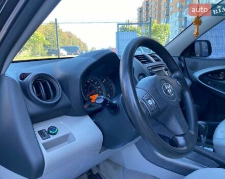 Черный Тойота РАВ 4, объемом двигателя 2.5 л и пробегом 211 тыс. км за 12000 $, фото 8 на Automoto.ua