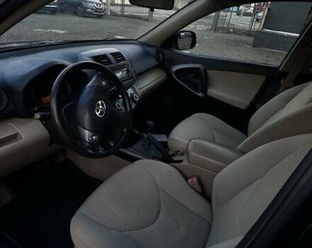 Чорний Тойота РАВ 4, об'ємом двигуна 2.49 л та пробігом 155 тис. км за 11800 $, фото 12 на Automoto.ua