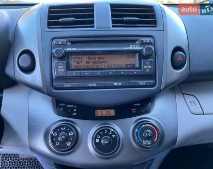 Черный Тойота РАВ 4, объемом двигателя 2.5 л и пробегом 211 тыс. км за 12000 $, фото 13 на Automoto.ua