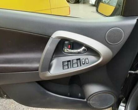 Чорний Тойота РАВ 4, об'ємом двигуна 2 л та пробігом 115 тис. км за 13200 $, фото 3 на Automoto.ua
