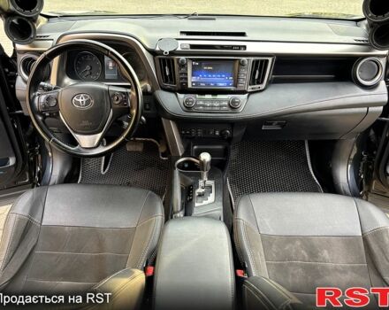 Тойота РАВ 4 2015 у Гадяче на Automoto.ua Чорний Тойота РАВ 4, об'ємом двигуна 2 л та пробігом 210 тис. км за 14300 $, фото 7 на Automoto.ua