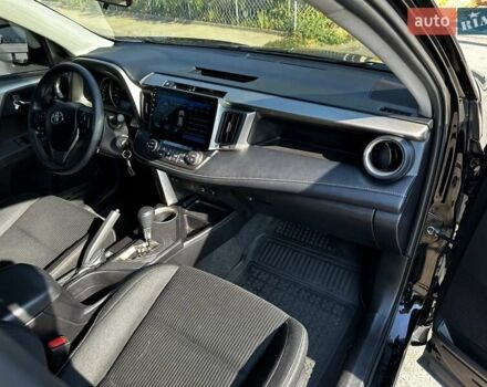 Чорний Тойота РАВ 4, об'ємом двигуна 2.49 л та пробігом 230 тис. км за 16900 $, фото 9 на Automoto.ua