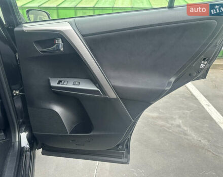 Тойота РАВ 4 2017 в Киеве на Automoto.ua Черный Тойота РАВ 4, объемом двигателя 2.23 л и пробегом 207 тыс. км за 18000 $, фото 23 на Automoto.ua