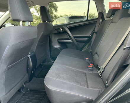 Чорний Тойота РАВ 4, об'ємом двигуна 2 л та пробігом 180 тис. км за 22700 $, фото 8 на Automoto.ua