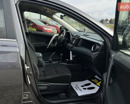 Чорний Тойота РАВ 4, об'ємом двигуна 2.49 л та пробігом 48 тис. км за 19100 $, фото 14 на Automoto.ua