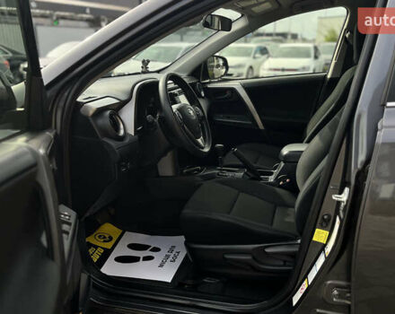 Чорний Тойота РАВ 4, об'ємом двигуна 2.49 л та пробігом 48 тис. км за 19100 $, фото 16 на Automoto.ua