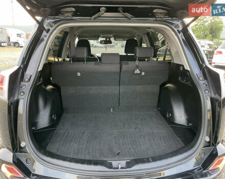 Чорний Тойота РАВ 4, об'ємом двигуна 2 л та пробігом 180 тис. км за 22700 $, фото 9 на Automoto.ua