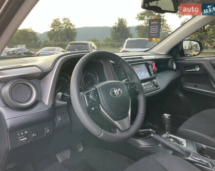 Чорний Тойота РАВ 4, об'ємом двигуна 2 л та пробігом 180 тис. км за 22700 $, фото 5 на Automoto.ua