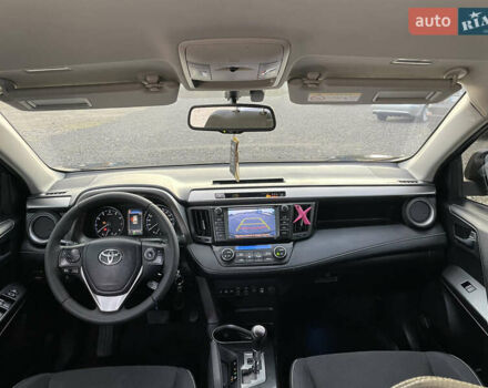 Чорний Тойота РАВ 4, об'ємом двигуна 2 л та пробігом 180 тис. км за 22700 $, фото 6 на Automoto.ua