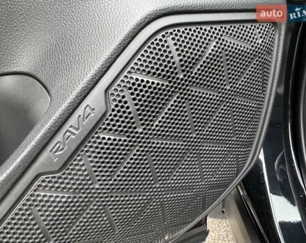 Черный Тойота РАВ 4, объемом двигателя 1.99 л и пробегом 17 тыс. км за 31999 $, фото 5 на Automoto.ua