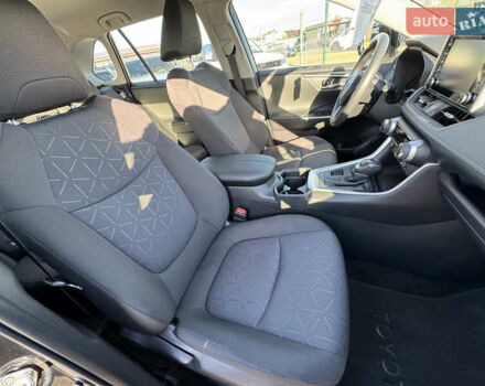 Тойота РАВ 4 2021 в Киеве на Automoto.ua Черный Тойота РАВ 4, объемом двигателя 2.5 л и пробегом 102 тыс. км за 32490 $, фото 34 на Automoto.ua