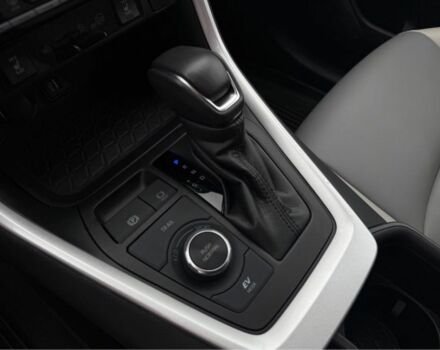 Чорний Тойота РАВ 4, об'ємом двигуна 2.4 л та пробігом 43 тис. км за 27300 $, фото 6 на Automoto.ua