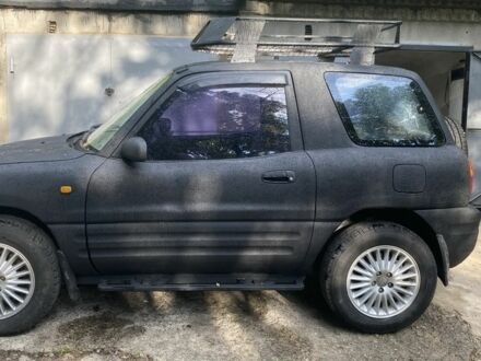 Тойота РАВ 4 1995 у Купянске на Automoto.ua Чорний Тойота РАВ 4, об'ємом двигуна 2 л та пробігом 450 тис. км за 4100 $, фото 1 на Automoto.ua
