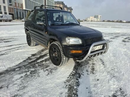 Черный Тойота РАВ 4, объемом двигателя 2 л и пробегом 299 тыс. км за 1650 $, фото 1 на Automoto.ua