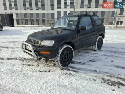 Черный Тойота РАВ 4, объемом двигателя 2 л и пробегом 299 тыс. км за 1650 $, фото 1 на Automoto.ua