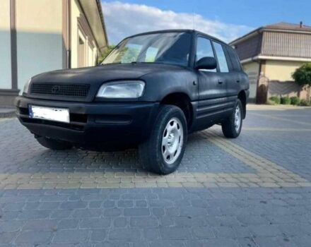 Чорний Тойота РАВ 4, об'ємом двигуна 2 л та пробігом 159 тис. км за 1850 $, фото 1 на Automoto.ua
