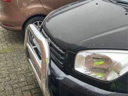 Черный Тойота РАВ 4, объемом двигателя 2 л и пробегом 310 тыс. км за 3500 $, фото 1 на Automoto.ua