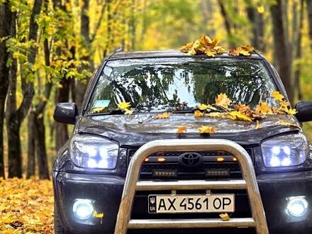 Черный Тойота РАВ 4, объемом двигателя 2 л и пробегом 224 тыс. км за 9000 $, фото 1 на Automoto.ua