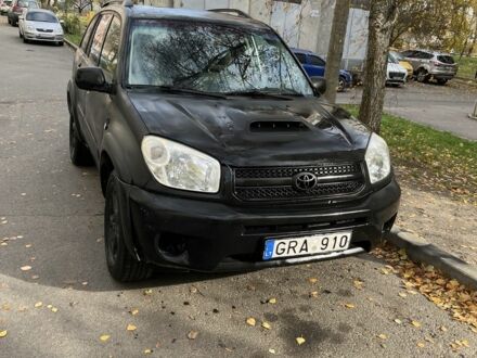 Черный Тойота РАВ 4, объемом двигателя 2 л и пробегом 300 тыс. км за 3600 $, фото 1 на Automoto.ua