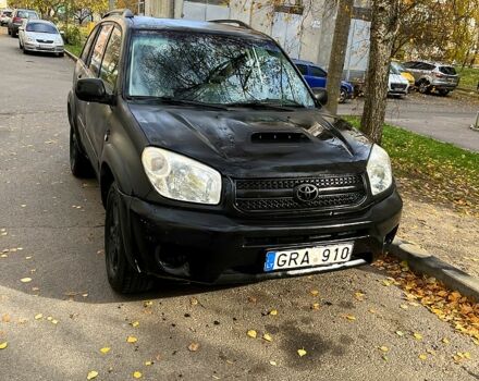 Чорний Тойота РАВ 4, об'ємом двигуна 2 л та пробігом 300 тис. км за 3600 $, фото 1 на Automoto.ua