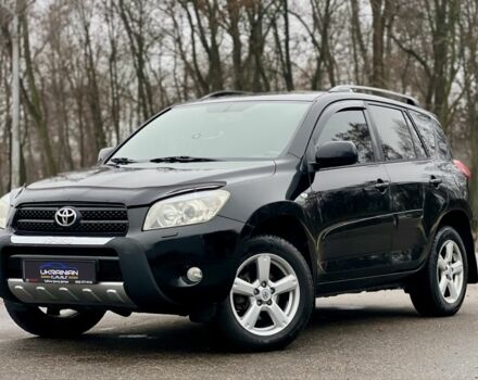 Черный Тойота РАВ 4, объемом двигателя 2 л и пробегом 195 тыс. км за 9600 $, фото 1 на Automoto.ua