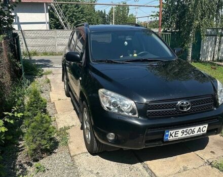 Черный Тойота РАВ 4, объемом двигателя 2 л и пробегом 249 тыс. км за 8500 $, фото 1 на Automoto.ua